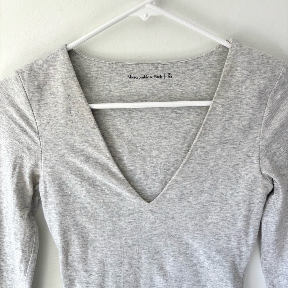 Abercrombie & Fitch Grey Long Sleeve V Neck Thong Bodysuit Cotton Blend Fitted - Picture 2 of 9